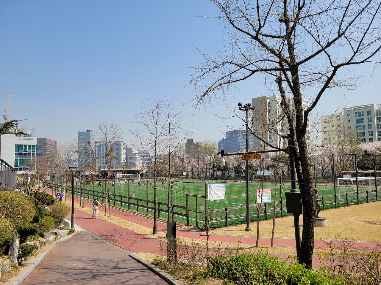 则彰显了对 则彰显了对